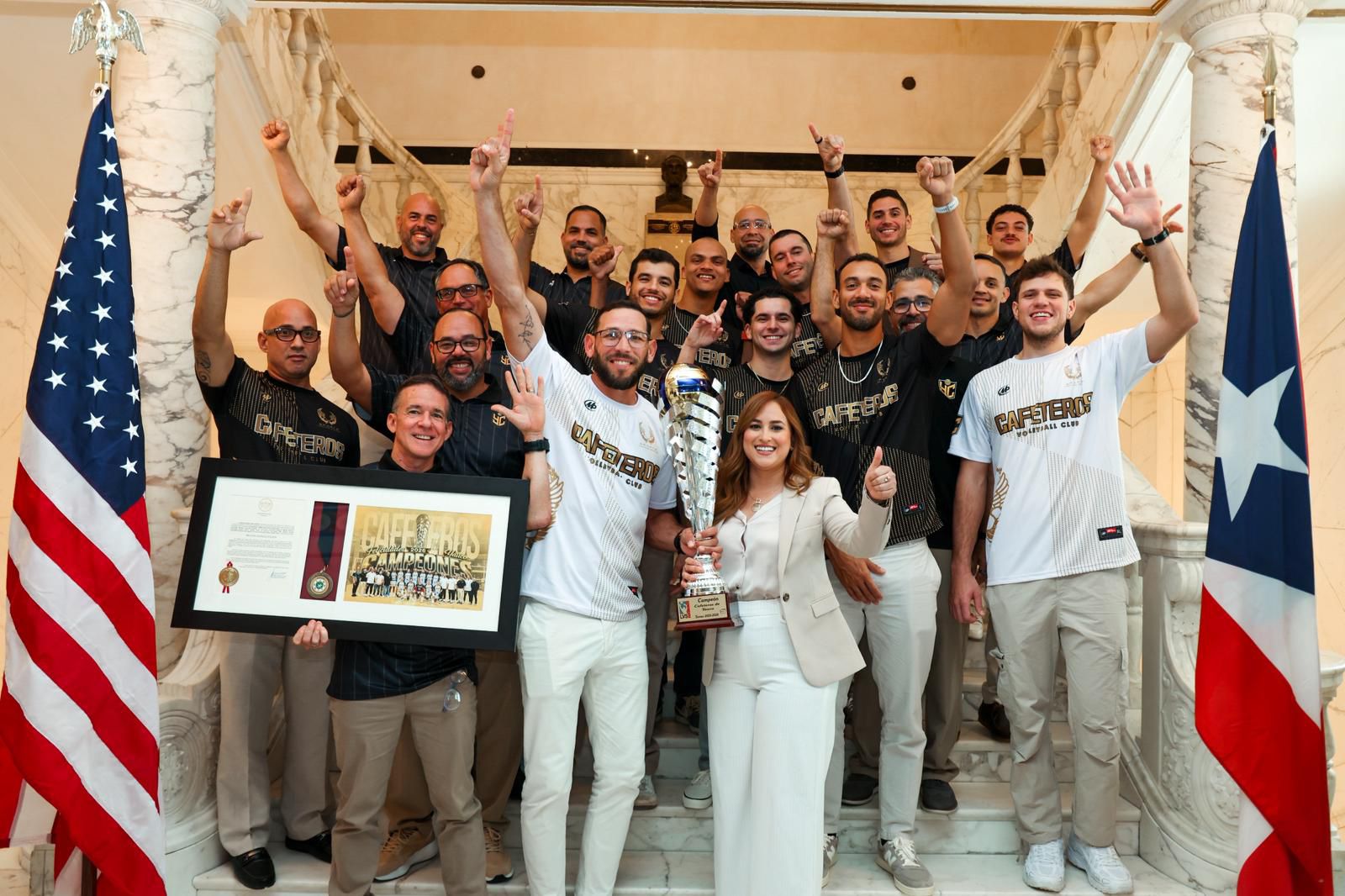 Imagen de Senadora Jamie Barlucea reconoce a los Cafeteros de Yauco por histórico campeonato en la Liga Superior de Voleibol
